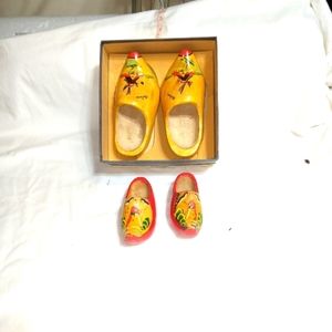 𝅺2 pairs of Vintage Hand Painted Holland Windmill Wooden Dutch Shoes.